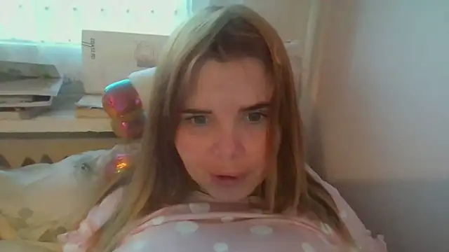 Snapshot of HornyElena chatting on 12-18-25, 02:34 HornyElena online show from 12-18-25, 02:34