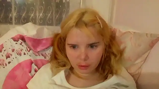 Snapshot of HornyElena chatting on 01-12-26, 03:39 HornyElena online show from 01-12-26, 03:39