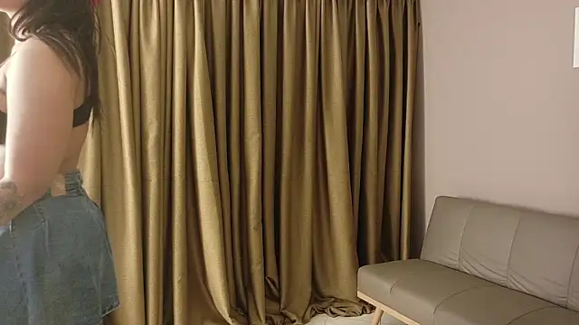 Snapshot of Amazonas_x chatting on 12-17-25, 11:16 Amazonas x online show from 12-17-25, 11:16