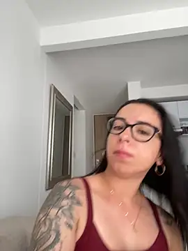 Snapshot of Vicky_ro chatting on 11-17-25, 12:44 Vicky ro online show from 11-17-25, 12:44