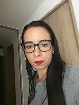 Snapshot of Vicky_ro chatting on 11-20-25, 01:06 Vicky ro online show from 11-20-25, 01:06