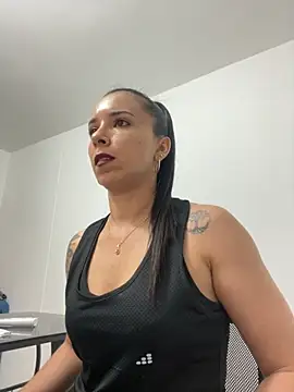 Snapshot of Vicky_ro chatting on 11-21-25, 10:52 Vicky ro online show from 11-21-25, 10:52