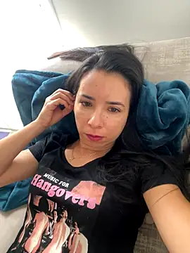 Snapshot of Vicky_ro chatting on 11-30-25, 01:15 Vicky ro online show from 11-30-25, 01:15