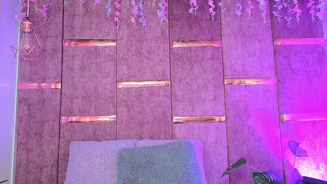 Snapshot of _ViolletteNoir_ chatting on 12-20-25, 08:27 ViolletteNoir online show from 12-20-25, 08:27