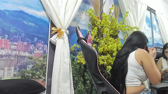 LucieAndSarah online show from 11-11-25, 01:11