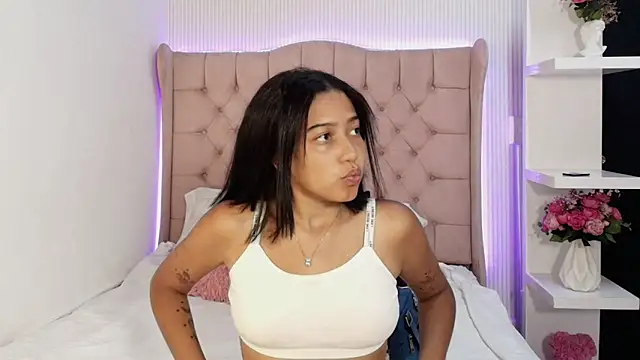 Snapshot of cheerry_moon chatting on 11-18-25, 09:08 cheerry moon online show from 11-18-25, 09:08