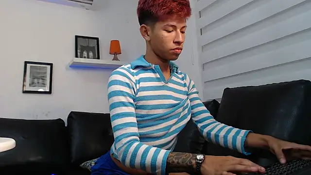 Snapshot of Tessachains_2_ chatting on 11-07-25, 02:00 Tessachains 2 online show from 11-07-25, 02:00