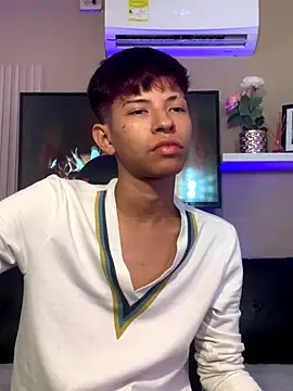 Snapshot of Tessachains_2_ chatting on 11-15-25, 11:10 Tessachains 2 online show from 11-15-25, 11:10