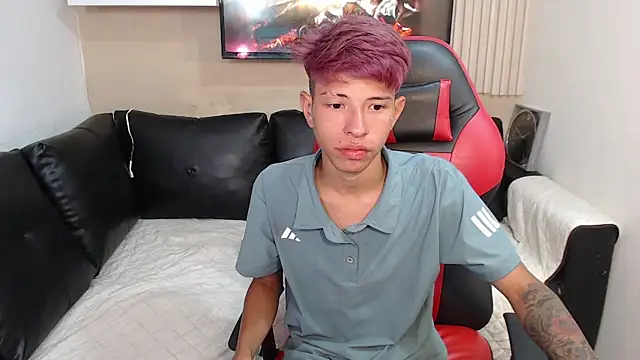 Snapshot of Tessachains_2_ chatting on 11-17-25, 02:28 Tessachains 2 online show from 11-17-25, 02:28