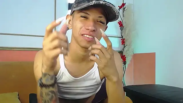 Snapshot of Tessachains_2_ chatting on 11-21-25, 01:59 Tessachains 2 online show from 11-21-25, 01:59