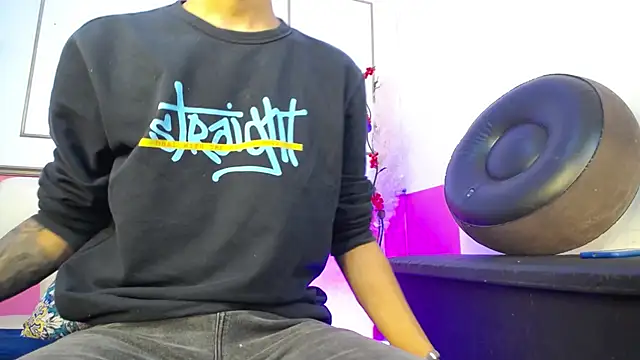 Snapshot of Tessachains_2_ chatting on 11-24-25, 01:38 Tessachains 2 online show from 11-24-25, 01:38