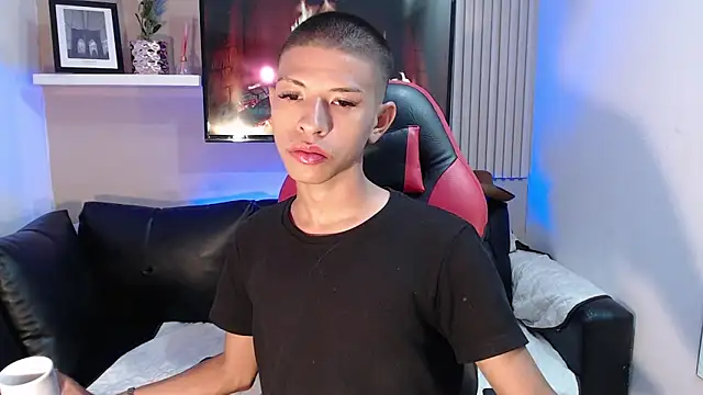 Snapshot of Tessachains_2_ chatting on 12-01-25, 03:39 Tessachains 2 online show from 12-01-25, 03:39