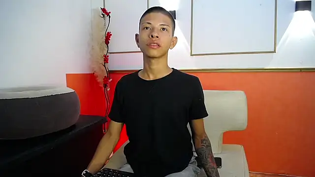 Snapshot of Tessachains_2_ chatting on 12-04-25, 02:10 Tessachains 2 online show from 12-04-25, 02:10