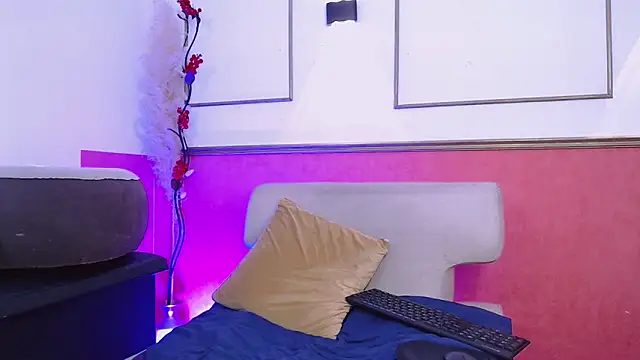 Snapshot of Tessachains_2_ chatting on 12-19-25, 04:52 Tessachains 2 online show from 12-19-25, 04:52