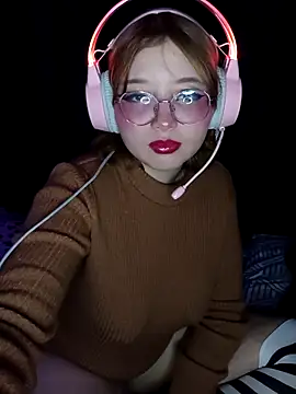 Snapshot of Michi_sauria1 chatting on 11-19-25, 03:50 Michi sauria1 online show from 11-19-25, 03:50