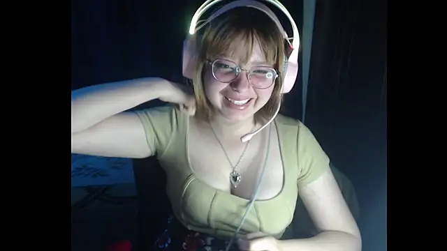 Snapshot of Michi_sauria1 chatting on 11-27-25, 03:41 Michi sauria1 online show from 11-27-25, 03:41