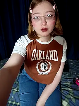 Snapshot of Michi_sauria1 chatting on 12-18-25, 07:25 Michi sauria1 online show from 12-18-25, 07:25