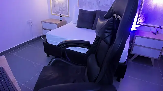 coral rosse  online show from 12-23-25, 02:31