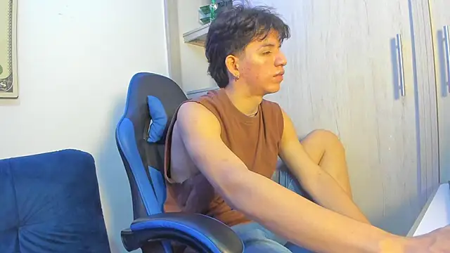 Snapshot of fredd_cs chatting on 11-13-25, 11:03 fredd cs online show from 11-13-25, 11:03