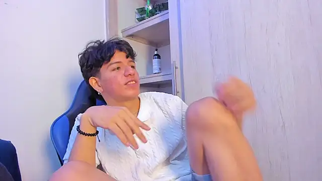 Snapshot of fredd_cs chatting on 11-14-25, 11:13 fredd cs online show from 11-14-25, 11:13