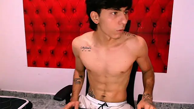 Bryant Connor online show from 11-30-25, 04:05