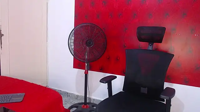 Bryant Connor online show from 12-21-25, 03:35