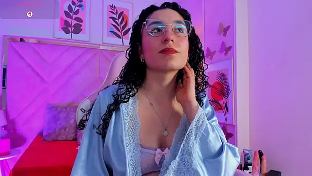 Snapshot of DemiJones_ chatting on 12-17-25, 04:40 DemiJones online show from 12-17-25, 04:40