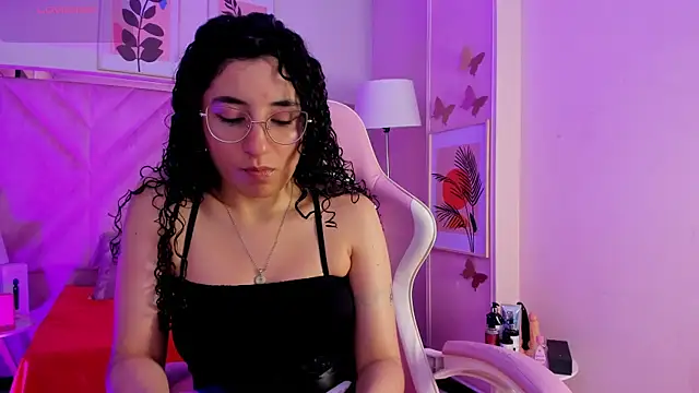 Snapshot of DemiJones_ chatting on 12-18-25, 04:40 DemiJones online show from 12-18-25, 04:40