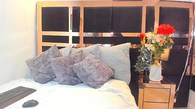 merielenbloom online show from 12-18-25, 03:56