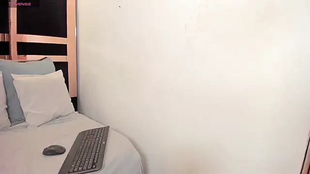 estrellanoctis online show from 12-14-25, 02:28