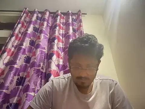 Snapshot of Your_yash2 chatting on 11-22-25, 12:37 Your yash2 online show from 11-22-25, 12:37