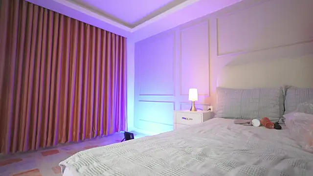 hanna  w online show from 12-17-25, 01:44