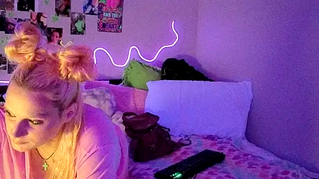 GemmaJustice1127 online show from 07-16-26, 06:30