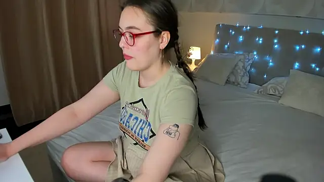 Mersedes Rosso online show from 11-25-25, 09:20