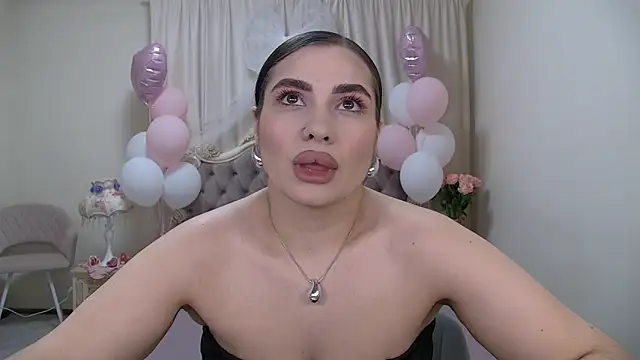 Snapshot of AdrianaTorres chatting on 02-26-26, 05:39 AdrianaTorres online show from 02-26-26, 05:39