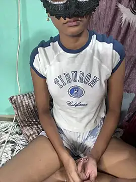 Snapshot of leenaboy@xh chatting on 12-19-25, 02:02 leenaboyxh online show from 12-19-25, 02:02