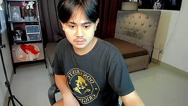 Snapshot of asianblackbigcock chatting on 12-17-25, 04:51 asianblackbigcock online show from 12-17-25, 04:51