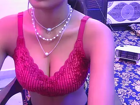 hot-nisha online show from 12-18-25, 06:30