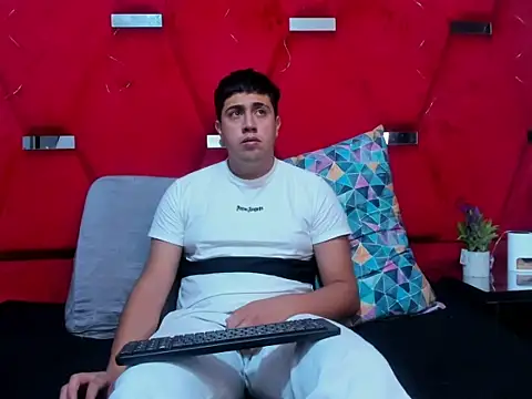 Snapshot of Emmaanddarling chatting on 11-21-25, 02:16 Emmaanddarling online show from 11-21-25, 02:16