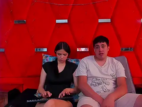 Snapshot of Emmaanddarling chatting on 11-24-25, 12:27 Emmaanddarling online show from 11-24-25, 12:27