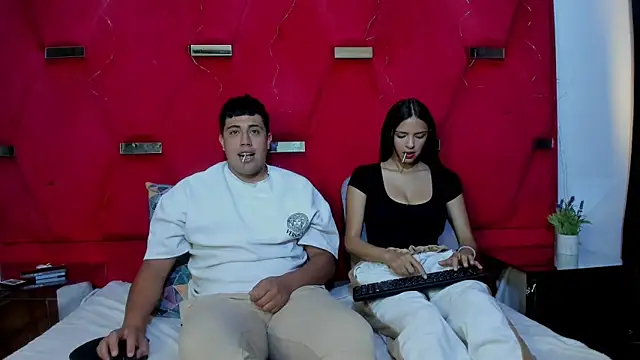 Snapshot of Emmaanddarling chatting on 01-06-26, 02:43 Emmaanddarling online show from 01-06-26, 02:43