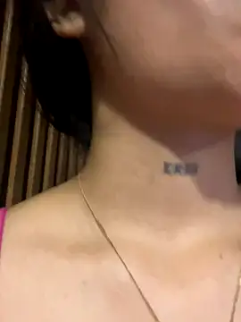 Snapshot of _vaiolet_owo chatting on 11-09-25, 06:44 vaiolet owo online show from 11-09-25, 06:44