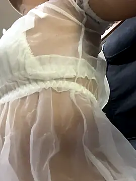 Snapshot of _vaiolet_owo chatting on 11-12-25, 06:08 vaiolet owo online show from 11-12-25, 06:08