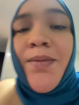 Snapshot of sweetmuslim01 chatting on 02-24-25, 02:40 sweetmuslim01 online show from 02-24-25, 02:40