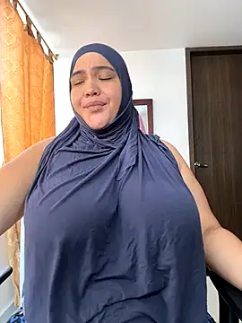 Snapshot of sweetmuslim01 chatting on 11-13-25, 04:28 sweetmuslim01 online show from 11-13-25, 04:28