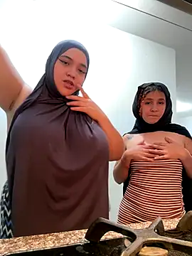 Snapshot of sweetmuslim01 chatting on 12-15-25, 03:22 sweetmuslim01 online show from 12-15-25, 03:22