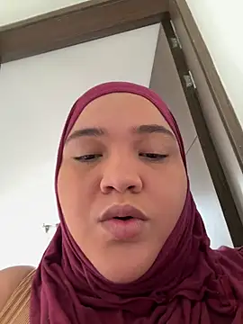Snapshot of sweetmuslim01 chatting on 05-08-26, 08:03 sweetmuslim01 online show from 05-08-26, 08:03