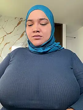 Snapshot of sweetmuslim01 chatting on 06-12-26, 05:34 sweetmuslim01 online show from 06-12-26, 05:34