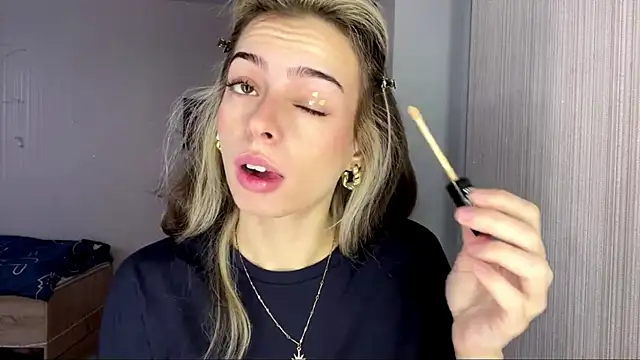 Snapshot of NKaaCroos chatting on 11-17-25, 07:47 NKaaCroos online show from 11-17-25, 07:47