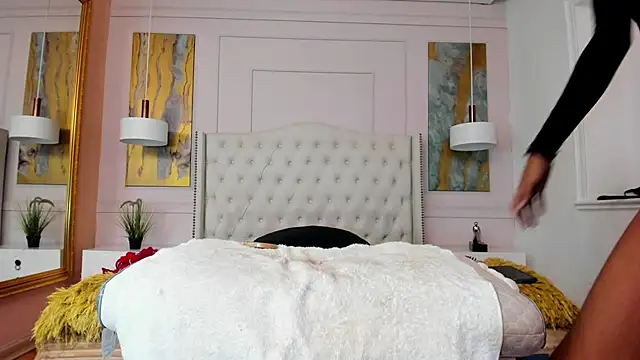 RosaliaMontero online show from 11-18-25, 04:33